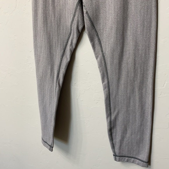 Lululemon grey pattern crop pants size 8 - Picture 5 of 12